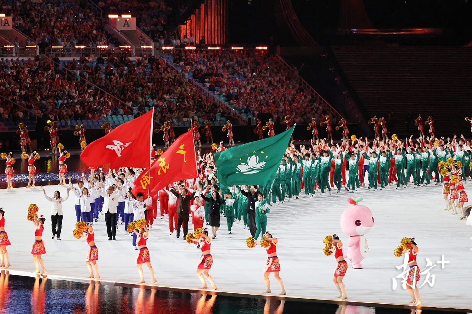 美职联2025年常规赛最佳阵：梅西领衔，布安加、伊万德入选